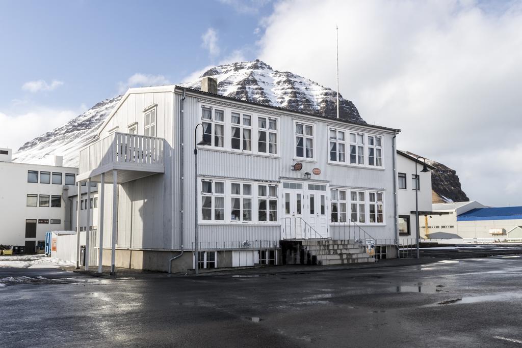 Einarshusid Guesthouse Bolungarvik Екстер'єр фото