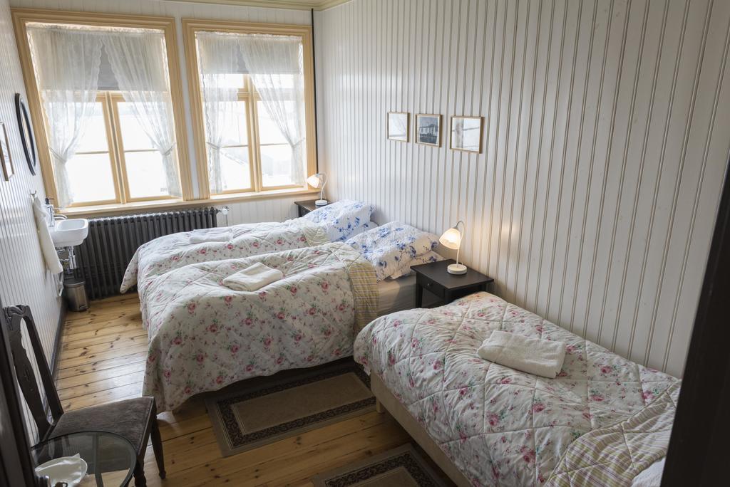 Einarshusid Guesthouse Bolungarvik Номер фото