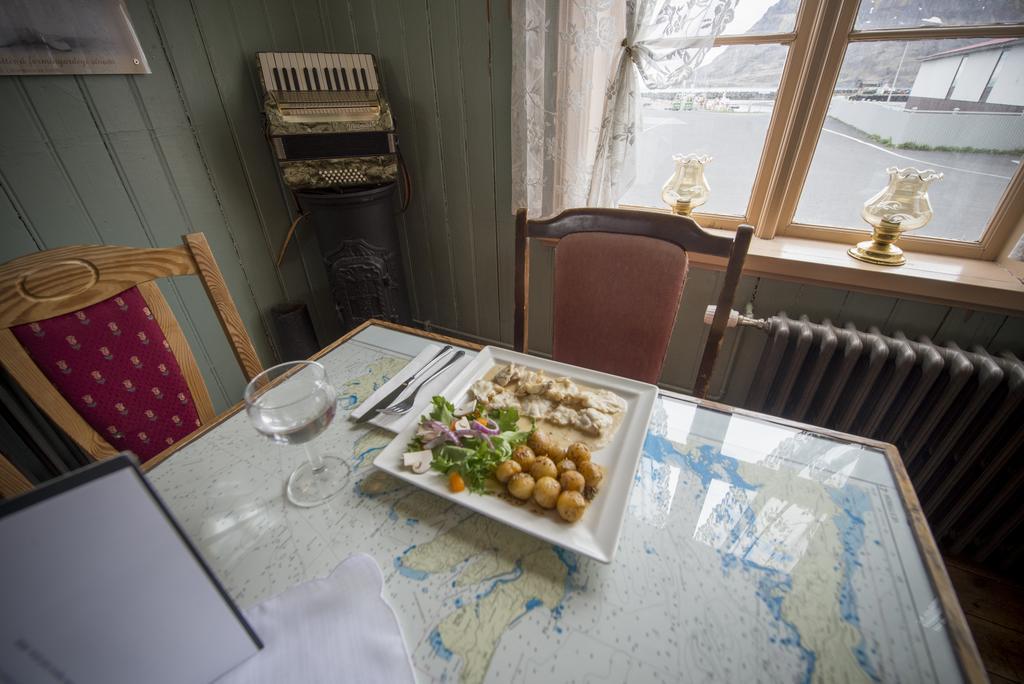 Einarshusid Guesthouse Bolungarvik Екстер'єр фото